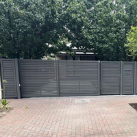 Panel pagar vertikal minimalis aluminium hitam berlapis bubuk, untuk privasi dan keamanan, ukuran kustom untuk rumah villa dan taman.