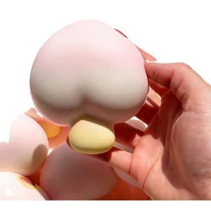 Jouet anti-stress mignon en forme de pêche simulée, adorable ornement créatif de dessin animé, vente en gros, doux et à rebond lent, amusant à presser - Product Image 5