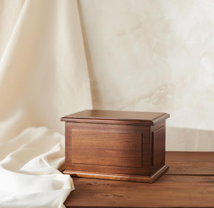 Özelleştirilebilir Fabrika Satışları Ceviz Ağacı Evcil Hayvan Anıt Urnleri Amerikan Tarzı Ahşap Evcil Hayvan Urn'u El Yapımı Dekoratif Urnlar - Product Image 4