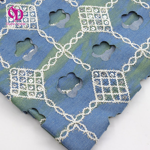 Tissu denim délavé à effet dégradé, broderie de fleurs à sequins de 7 mm et fibres de verre ajourées, vente directe usine, produit phare pour <span class=keywords><strong>manteaux</strong></span> - Product Image 3