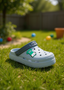 Sandali Zoccoli per Bambini Taglia 22 Grigio con Spille Animate Scarpe Estive per Ragazzi - Product Image 2