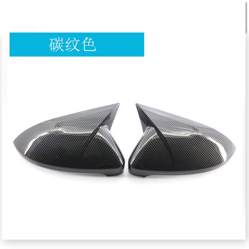 Une paire de couleurs à motifs carbone