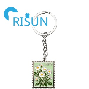 Porte-clés en alliage en forme de timbre postal, émail souple ou dur, personnalisé, cadeau promotionnel, vente en gros - Product Image 4