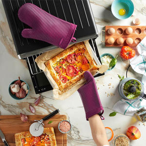 Ensemble <span class=keywords><strong>de</strong></span> gants <span class=keywords><strong>de</strong></span> four en silicone souple nervuré avec logo personnalisé Style pointillé <span class=keywords><strong>pour</strong></span> grill micro-ondes BBQ dans les cuisines 2 comptes Milkshake - Product Image 5