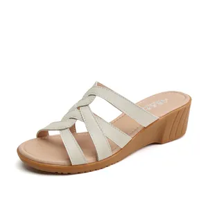 Zoccoli piatti da donna firmati in sandali estivi bianchi da esterno <span class=keywords><strong>con</strong></span> <span class=keywords><strong>zeppa</strong></span> roma <span class=keywords><strong>ciabatte</strong></span> da <span class=keywords><strong>casa</strong></span> infradito tipo chiusura a Slip - Product Image 4