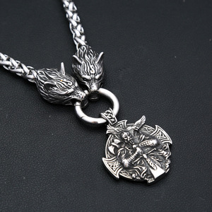 Yunnique – collier nordique Viking Odin Warrior pour hommes, pendentif en acier inoxydable, design bouclier tête de loup, bijoux cadeau - Product Image 3
