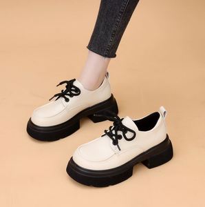 Meilleures ventes : Mocassins à semelle épaisse en PVC/PU pour femmes |   Chaussures de marche imperméables à lacets 2026 style britannique marron amincissantes - Product Image 1