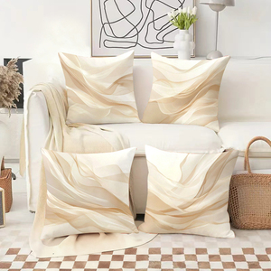 หมอนอิงลายคลื่นสีเบจสุดหรูหราประดับตกแต่งโซฟาแสนสบาย พร้อมถุงเท้าคริสต์มาสสุดหรูและเขากวางเรนเดียร์ในฉากหลัง - Product Image 2