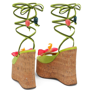 Sandales à talons compensés hauts pour femmes, à motifs floraux colorés, avec brides croisées à la cheville et plateforme épaisse - Product Image 4