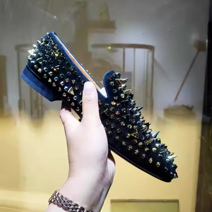 Mocasines Negros de Charol con Tachuelas Metálicas, Estilo Deportivo, Zapatos Sin Cordones, Estilo Punk Moderno para Caminar - Product Image 1