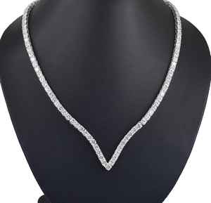 Collier tennis élégant en argent 925 plaqué rhodium avec moissanite ronde brillante de 4 mm, style V, idéal pour mariage, fête ou comme cadeau - Product Image 2