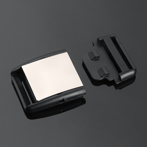 Hebilla de Liberación Lateral Metálica Ajustable para Bolsos, Accesorio Duradero Color Plata, Colección Primavera 2025 - Product Image 2