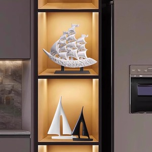 Décoration de meuble à vin en résine de luxe léger avec ornements Feng Shui abstraits modernes 'Vent et Eau en Harmonie' attirant l'argent - Product Image 4