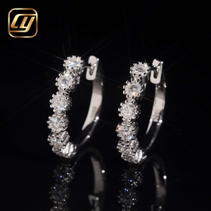 Boucles d'oreilles créoles de luxe en argent 925 plaqué rhodium avec moissanite ronde sertie griffe, bijoux de mariage pour femme - Product Image 1
