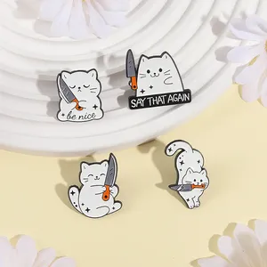 Broches en émail Chat mignon de dessin animé avec un couteau, Chat dynamique 'Be Nice Stay That Again', Badges pour sac et revers, Cadeaux pour amis - Product Image 2