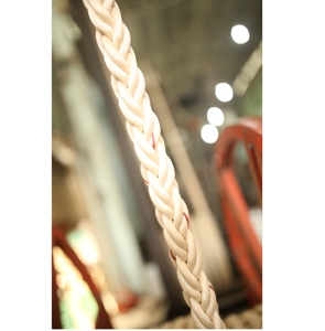 Corde d'amarrage marine tressée 8 brins en HDPE/PP haute résistance, fabriquée au Vietnam, 40-60mm, résistance aux UV et à l'abrasion, marque GKI, modèle GKI-8S - Product Image 3