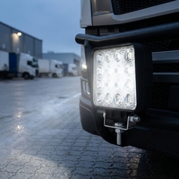 Phare LED carré 24V 48 LED, lampe de travail, dissipateur thermique en aluminium, ventilateur de refroidissement, étanche pour camion, bus, SUV