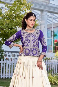 Conjunto de Lehenga Choli Bordado Ecológico para Mujer con Elegante Dupatta, Ropa Étnica India para Fiestas, Disponible a un Precio Razonable - Product Image 6