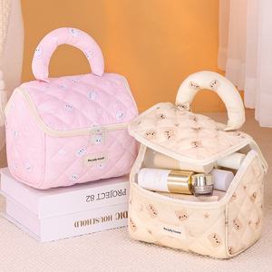 Bolsa de almacenamiento de cosméticos portátil de gran capacidad, bolsa de lavado de poliéster de moda con oso bonito, cierre de cremallera, bolsa de maquillaje amigable para viajes - Product Image 1