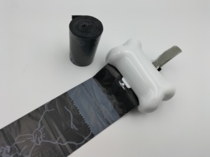 Dispensador de bolsas de caca de perro negro de 2 rollos de marca propia Gestión de eliminación de residuos de mascotas eficiente de plástico sostenible ecológico - Product Image 3