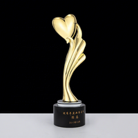 Trofeo Personalizado en Forma de Corazón con Plumas, Hecho a Mano en Resina, Impreso con UV, para Presentaciones de Desfiles de Moda y Recuerdos