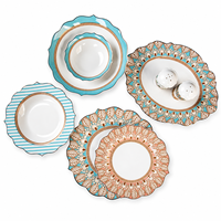 Service de table en porcelaine fine de style méditerranéen de luxe marocain, assiettes et bols en forme de fleur avec poignée dorée OEM ODM