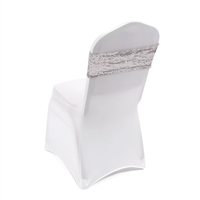 Housses de fauteuil en polyester élastique avec décorations en ruban et dos en sequins pour les célébrations d'hôtels et de mariages