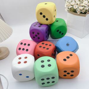 Grand dés souple en PU à coins arrondis, coloré à pois, jouet compressible, accessoire pédagogique pour jeux de société, jouet anti-stress à presser - Product Image 2