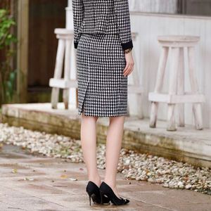 Conjunto de Falda de Verano de Dos Piezas para Mujer, Estilo Pequeño y Elegante, Falda Mini a Cuadros en Blanco y Negro, Faldas Elegantes y Dignas - Product Image 5