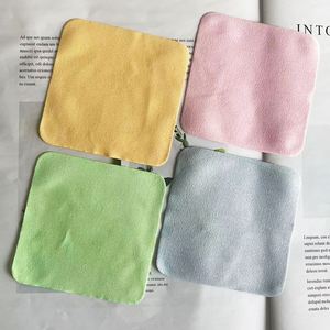 รับสกรีนโลโก้ตามสั่ง ผ้าไมโครไฟเบอร์กำมะหยี่ขนาด 10x10 ซม. สีเบจชมพู สำหรับทำความสะอาดเลนส์แว่นตาและนาฬิกา ขายส่ง - Product Image 3