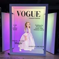 Boîte photo de style couverture de magazine éclairée en couleur RVB, effet 3D, haute qualité, tendance mondiale, livraison rapide, directement de l'usine