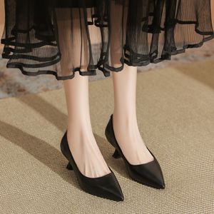 รองเท้าส้นเตี้ยหัวแหลม 5000A หนัง PU สำหรับใส่ทำงาน ผู้หญิง สวมใส่สบาย - Product Image 4