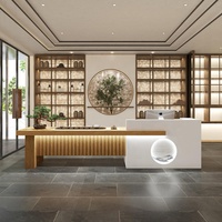 Comptoir d'accueil personnalisé avec fond incurvé décoratif et étagères décoratives pour projets de hall d'entrée