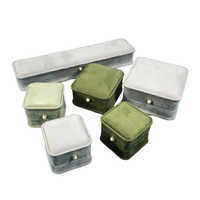 Luxuriöse Gebogene Samt-Schmuckbox in Smaragdgrün mit Individuellem Logo Schmuck-Geschenkverpackung