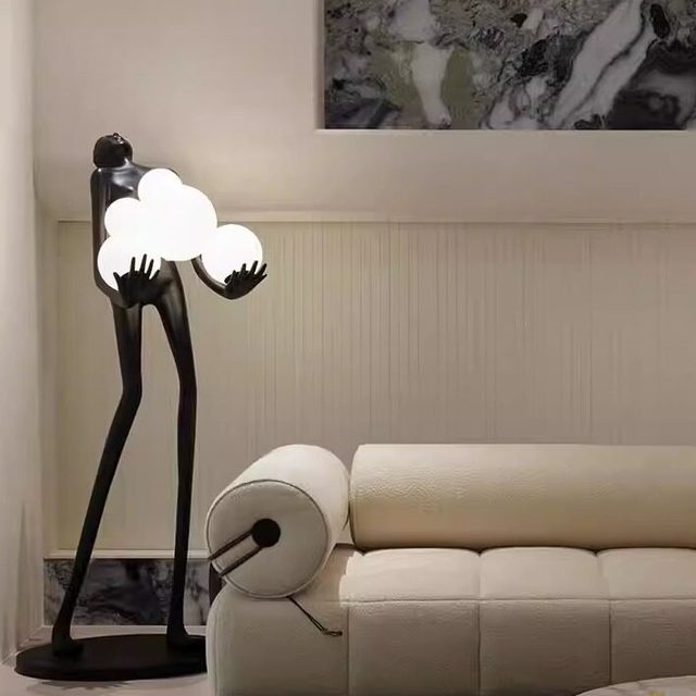 Humanoid Art Sculpture Holding Ball Fiberglass Spray Painted Floor Lamp for Hotel Living Room Lobby Exhibition Hall Decorative