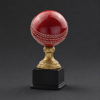 Trophée de cricket en résine en gros avec base en résine rouge et or antique 29,0 cm – Récompense de championnat de cricket