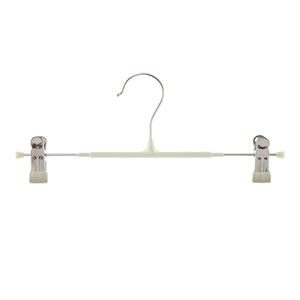 Perchas para pantalones Xitianlong con clips, perchas ajustables de goma suave protectora para organizar ropa, paquete de 5, color blanco roto - Product Image 1