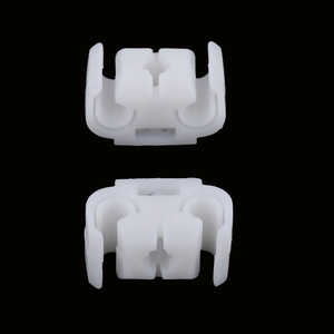 Clip de fijación universal para tuberías de aceite de automóviles, abrazadera de plástico de 2 orificios para arnés de cableado, pieza de repuesto para reparación de Volkswagen y Audi - Product Image 1