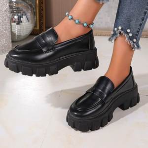 Marca andorrana Mary Jane Peep Toe Zapatos de jardín con suela de PVC y parte superior de cuero sintético - Product Image 2