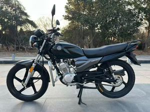 Motocicleta Yamaha Sky Blade de 125cc a Gasolina - Eficiente en Consumo de Combustible, Duradera y una Buena Inversión - Product Image 3