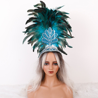 Coiffe en plumes de haute qualité avec décorations en strass, disponible en plusieurs couleurs pour les défilés de samba brésiliens