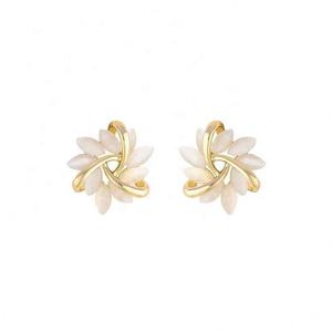 ต่างหูแฟชั่นเกาหลีดีไซน์สร้างสรรค์ รูปทรงเรขาคณิต ดอกทานตะวัน ชุบทอง โลหะผสม เครื่องประดับสำหรับงานปาร์ตี้ ดีไซน์ใหม่ ขายส่ง - Product Image 5