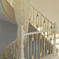 Rampe d'escalier en aluminium sculpté de qualité supérieure, finition noir et or, balustrade intérieure de luxe pour villas, hôtels et projets de bureaux