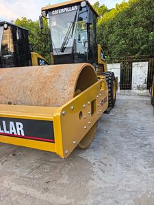 Rouleau compresseur à pneus CAT d'occasion pas cher CS683 (CS-683E/CS683) à tambour unique avec composant de pompe, modèle 2017, bon état - Product Image 4