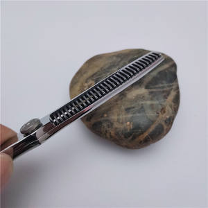 Tijeras profesionales para entresacar cabello de 6.0 pulgadas, para diestros, de acero inoxidable, planas, para estilistas profesionales - Product Image 3