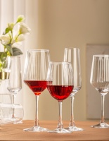 Calici di vetro con linee verticali trasparenti da 460ml classico vino unico