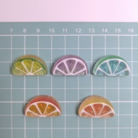 Diverse Kleurrijke Citroen Fruitplakjes - 100 Stuks/Verpakking 26*15*10MM 3D Mini Citroen Fruitfiguren voor Thuis Keuken Eettafel Decoratie