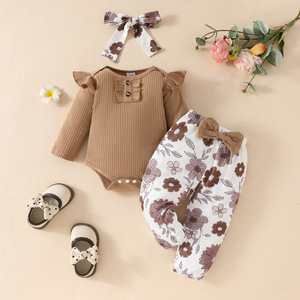 Ensemble trois pièces pour bébé en coton transfrontalier : haut à manches longues en dentelle, pantalon triangle à fleurs et nœud, ceinture pour cheveux - Product Image 6