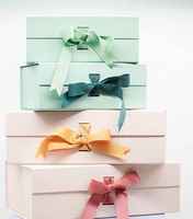 Vente chaude exquis logo personnalisé ruban cadeau cosmétiques parfum papier d'emballage boîte dure boîte d'aspiration magnétique