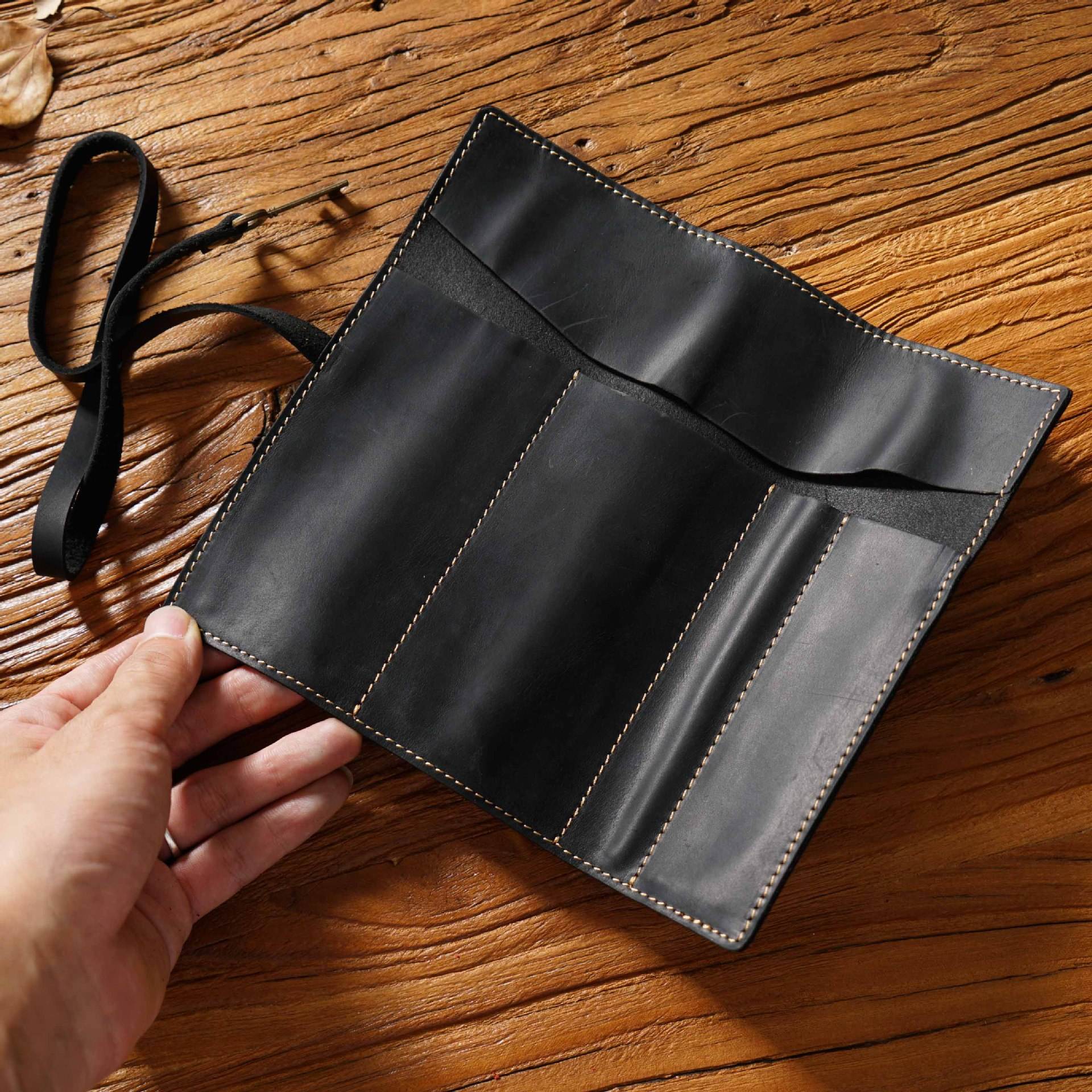 ม้าบ้าสีดำ